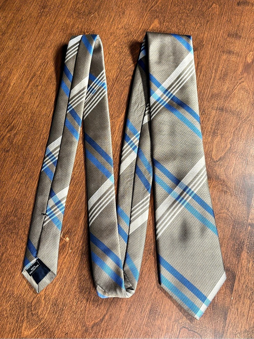 Haggar Plaid Tie in Gray & Blue Like New